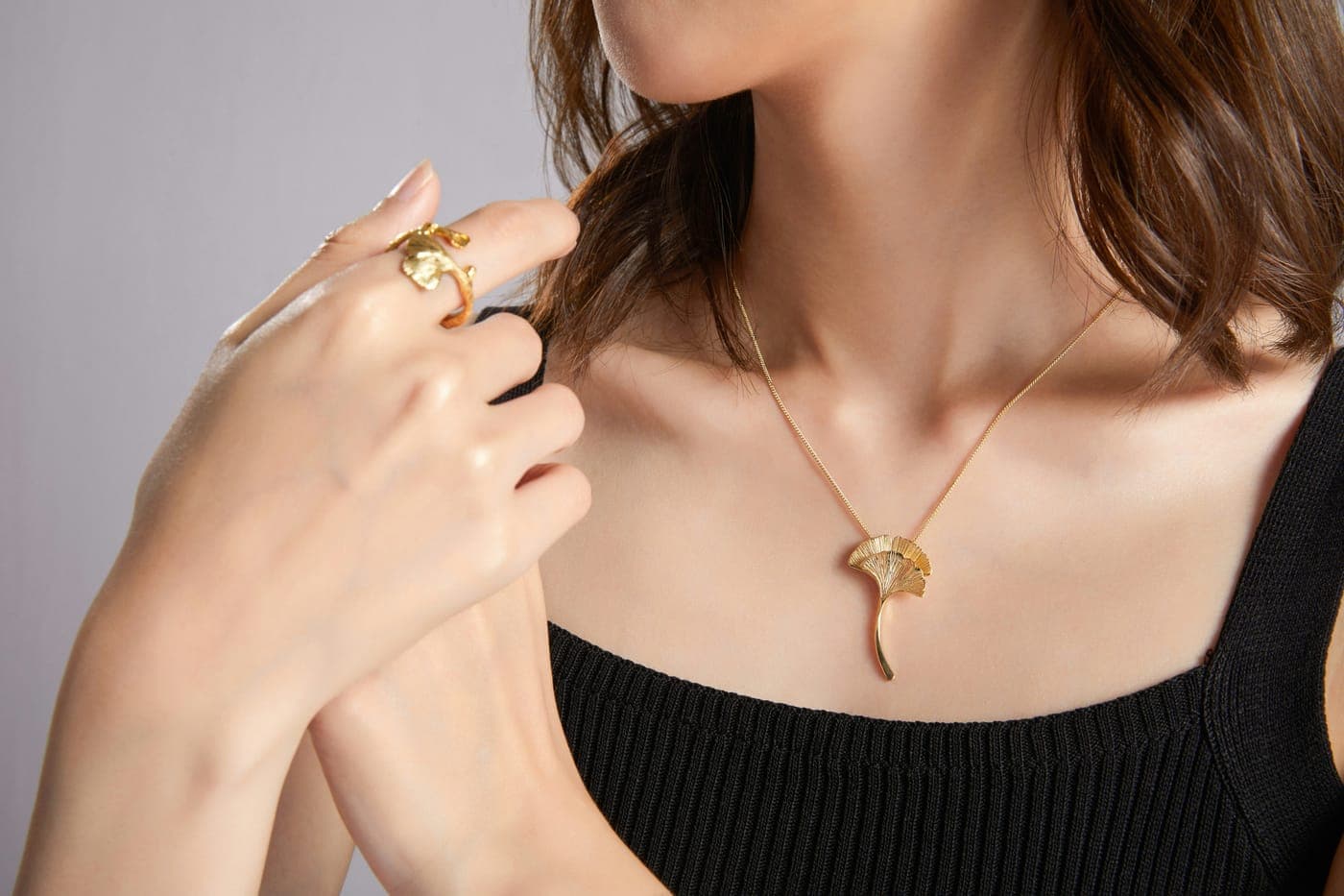 Patti Leaf Pendant Chain